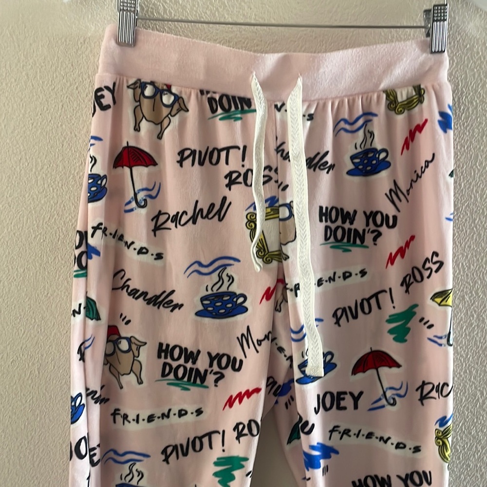 Super soft, pink friends pajama bottoms - Picture 1 of 8
